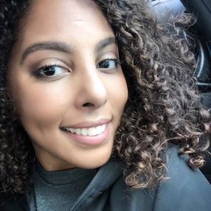 Meet your Posher, Aeisha